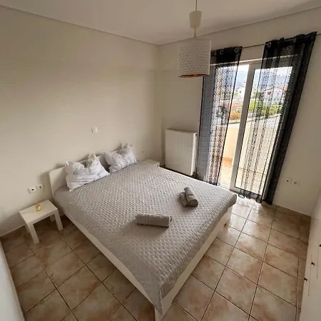 Vergian Brand New Spacious Apt At Agioi Theodoroi Exterior photo