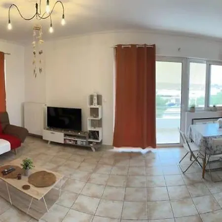 Vergian Brand New Spacious Apt At Agioi Theodoroi Exterior photo