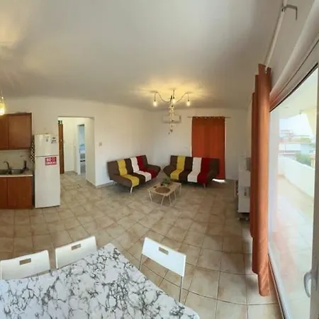 Vergian Brand New Spacious Apt At Agioi Theodoroi Exterior photo