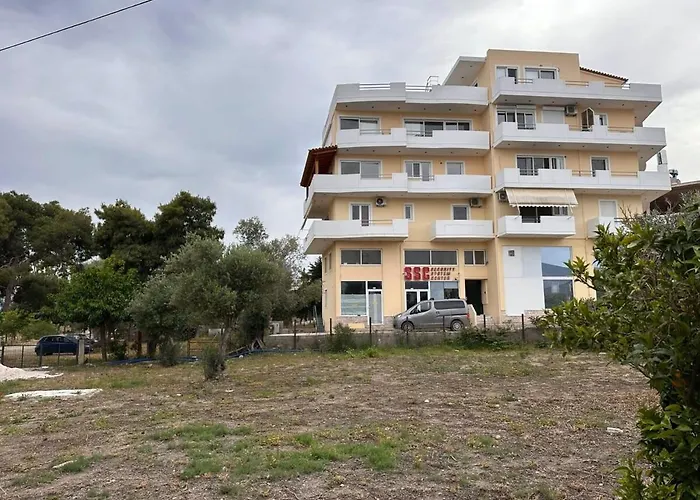 Vergian Brand New Spacious Apt At Agioi Theodoroi