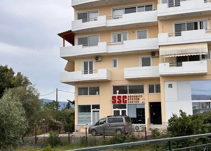 Vergian Brand New Spacious Apt At Agioi Theodoroi