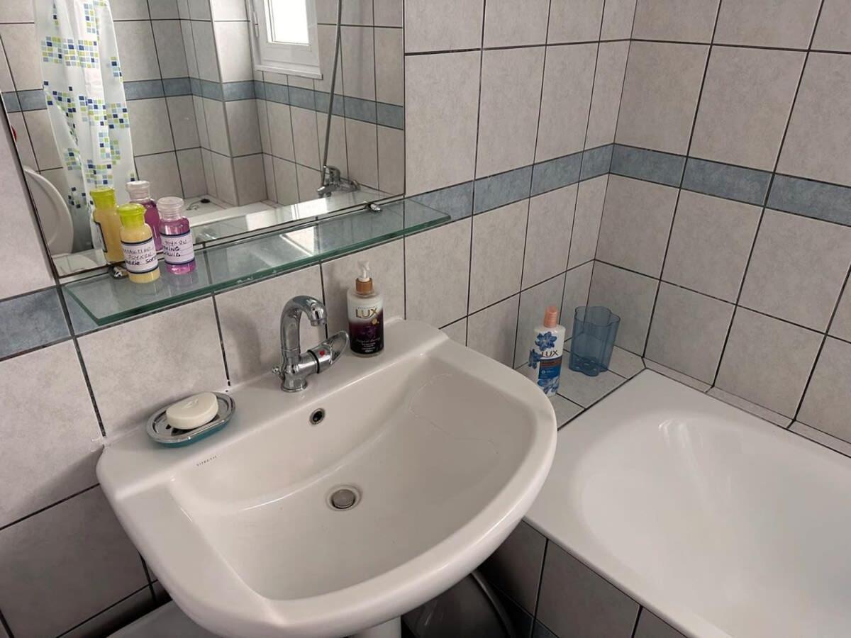 Vergian Brand New Spacious At Apartment Agioi Theodoroi